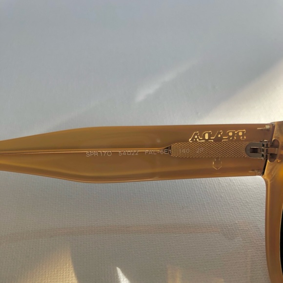 Sunglasses w/case - Picture 4 of 5